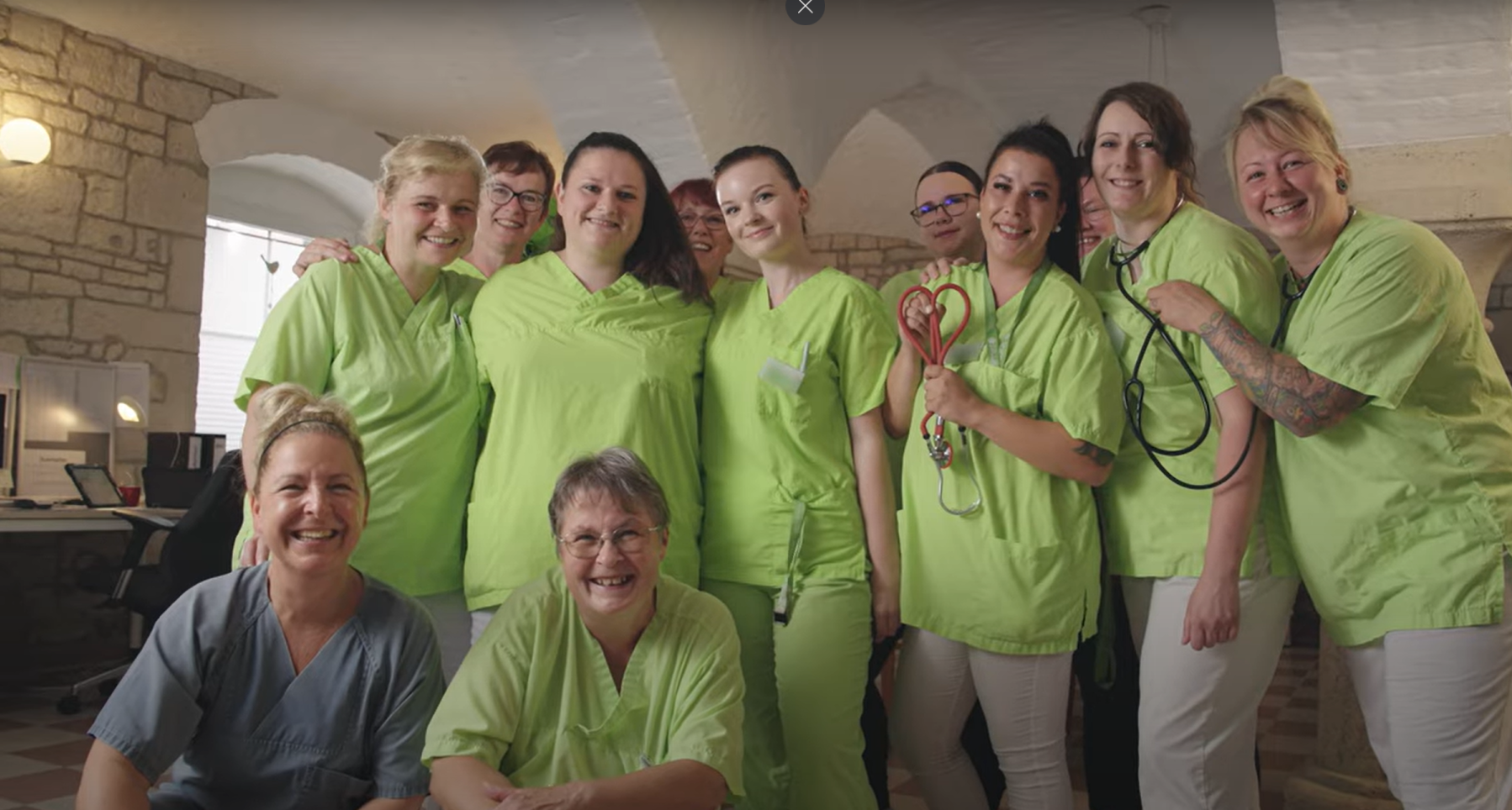 In unserem neuen Linimed Video kommen unsere Kolleginnen und Kollegen zu Wort – mal frech, mal einfühlsam, mal ernst erzählen Sie Ihre Linimed Geschichten.
