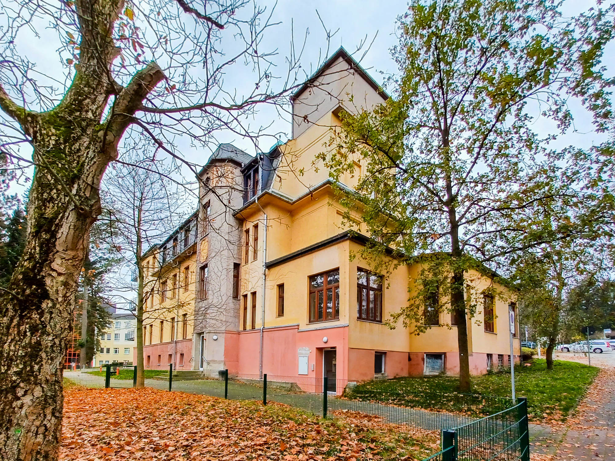 Neue Intensivpflege-WG für 24 h Pflege und Heimbeatmung in Lichtenstein, Sachsen -- Außenaufnahme