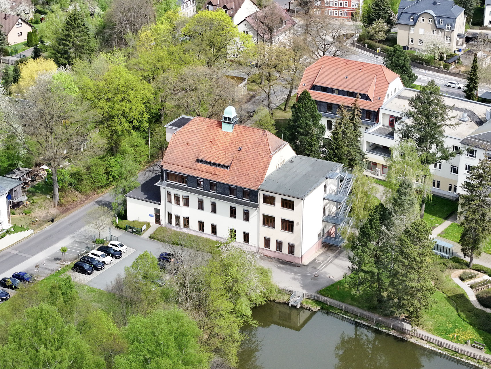 Neue Intensivpflege-WG für 24 h Pflege und Heimbeatmung in Lichtenstein, Sachsen -- Außenansicht