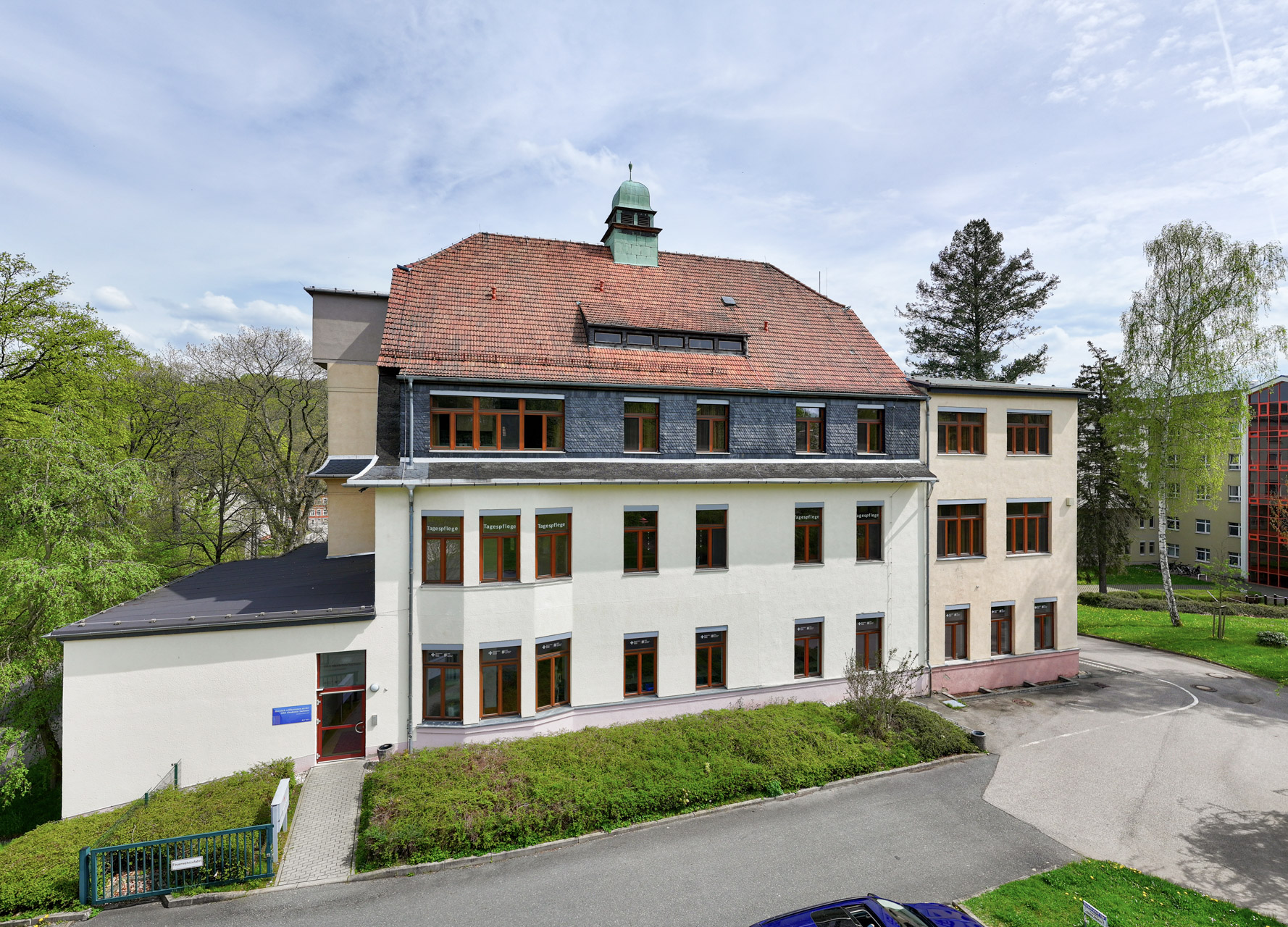 Neue Intensivpflege-WG für 24 h Pflege und Heimbeatmung in Lichtenstein, Sachsen -- Außenansicht