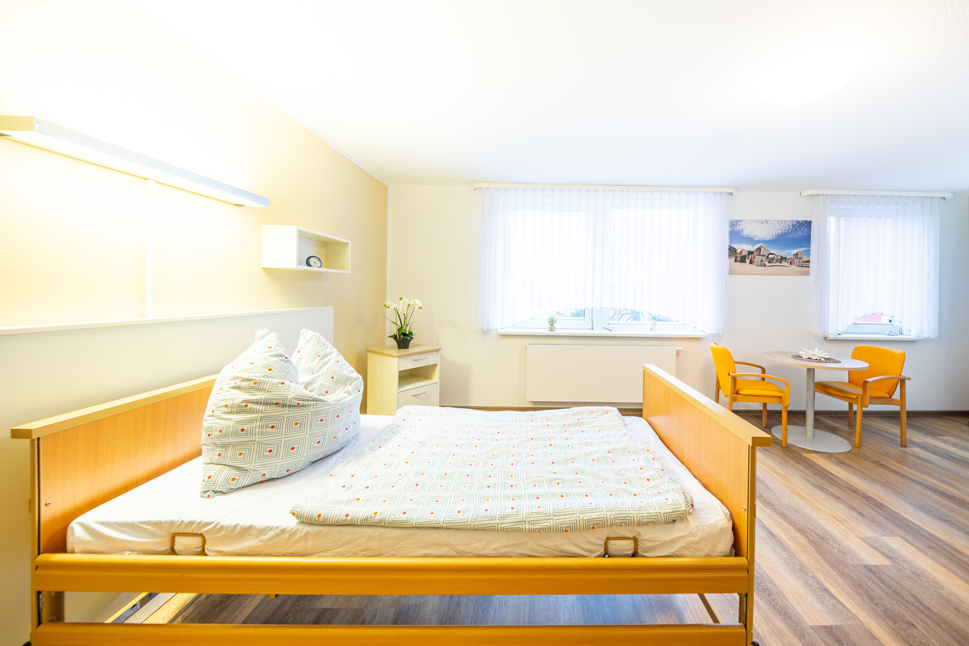 Pflegebett im Bewohner Zimmer unserer Intensivpflege WG in Nordhausen